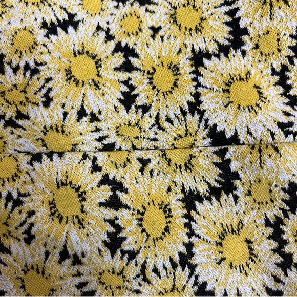 Anthropologie Maeve daisy floral crop tank top. - Picture 8 of 9